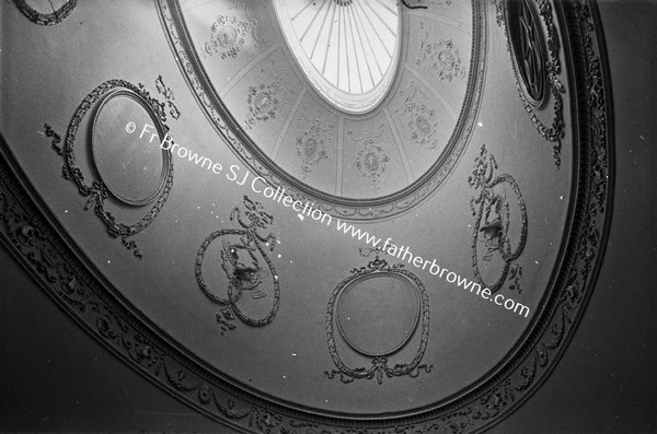 CHAMBER OF COMMERCE CEILING OF STAIRCASE